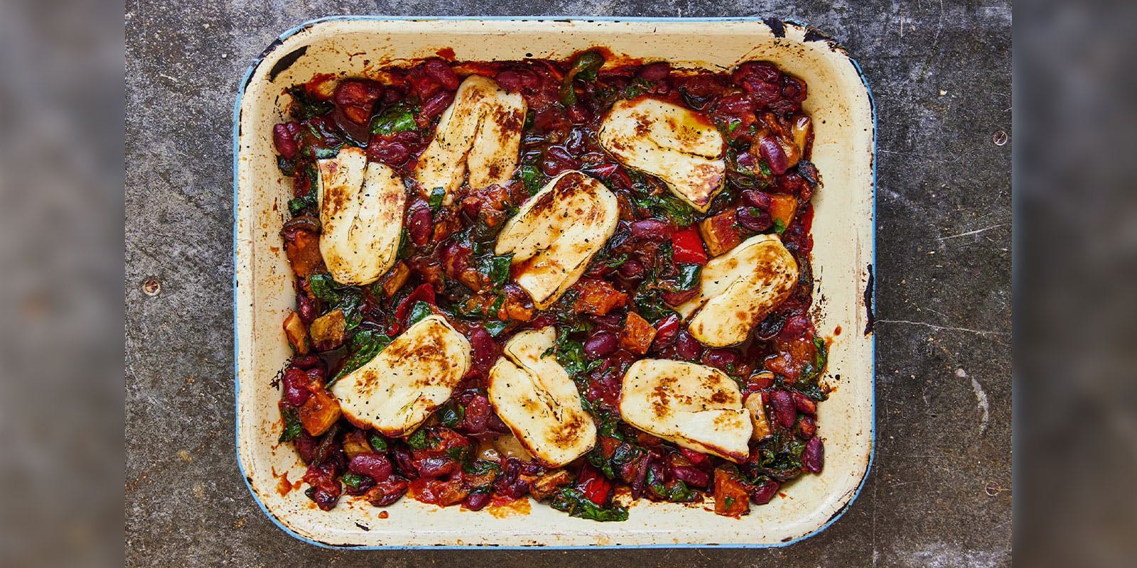 Spicy halloumi bake