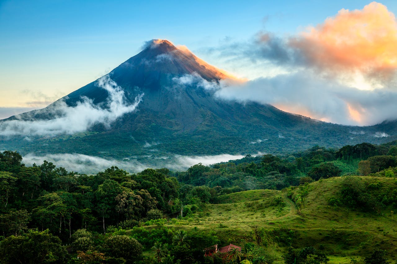 There's so much on offer in Costa Rica, from the country's rich and vibrant culture to it's unique wildlife to some of the world's most breathtaking views. Take your time navigating the different routes across the country and build your perfect schedule.
